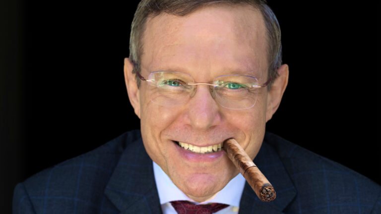 Avi Loeb Forms Advisory Council to the U.S. Government on UFOs