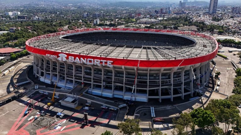 Welcome to Mexico, World Cup Fans, a Paradise for Soccer and Inequality