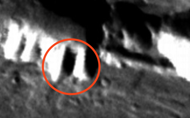 Doorway On Mars, possibly leading to an ancient city. UFO UAP Sighting Paranormal news.