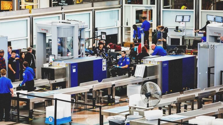 TSA employee union objects to airports using private screening contractors