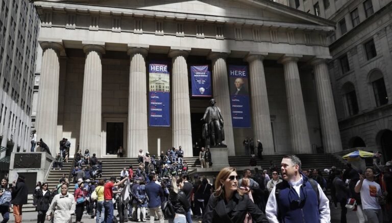 What was the United States’ first capital? The cases for New York City or Philadelphia