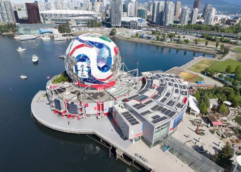 World Cup: a Poisonous Cocktail of Spectacle, Kitsch and Patriotism