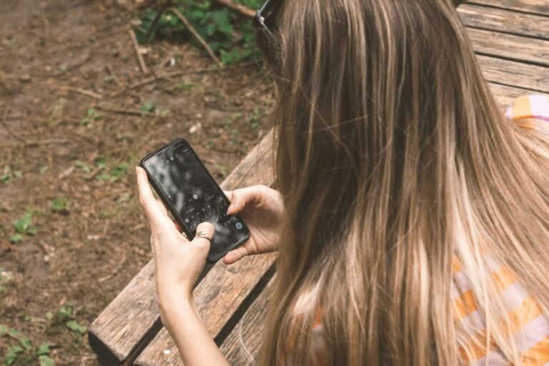 Most teens use social media in moderation, new study finds
