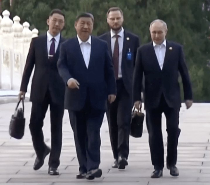 How Russia and China Learned to Love Their Border