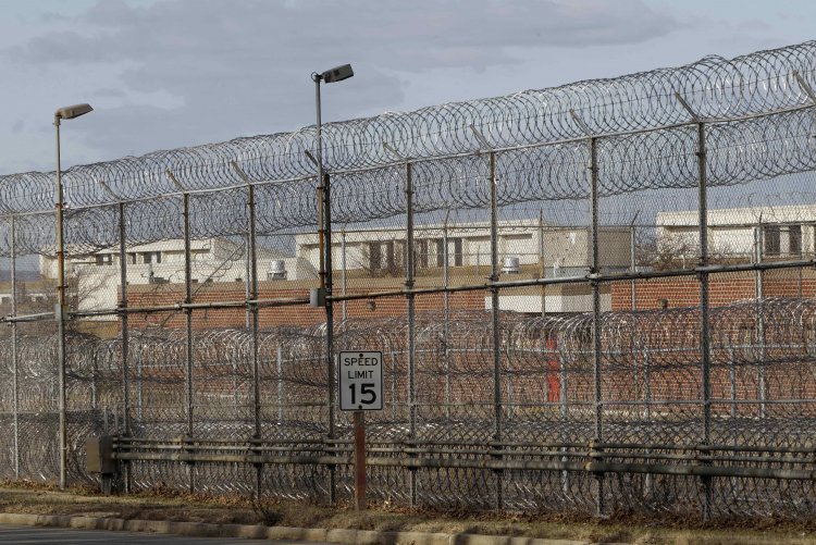Closing Federal Prisons: A Winning Hand