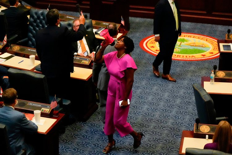 Florida Democrats Hand Republicans a November Gift