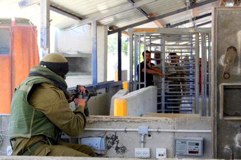 A Rupture in Israeli Security Politics: Can the Palestinians Exploit It?