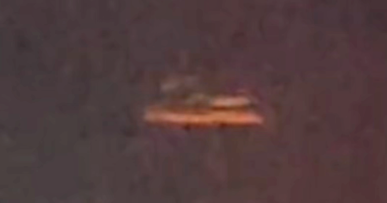 V Shaped UFO hovering low over Mason, Iowa, USA Aug 29, 2026 UAP sighting news 👽 👀😱