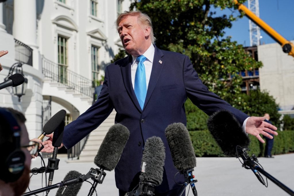 News Wrap: Judge extends White House access for news outlets